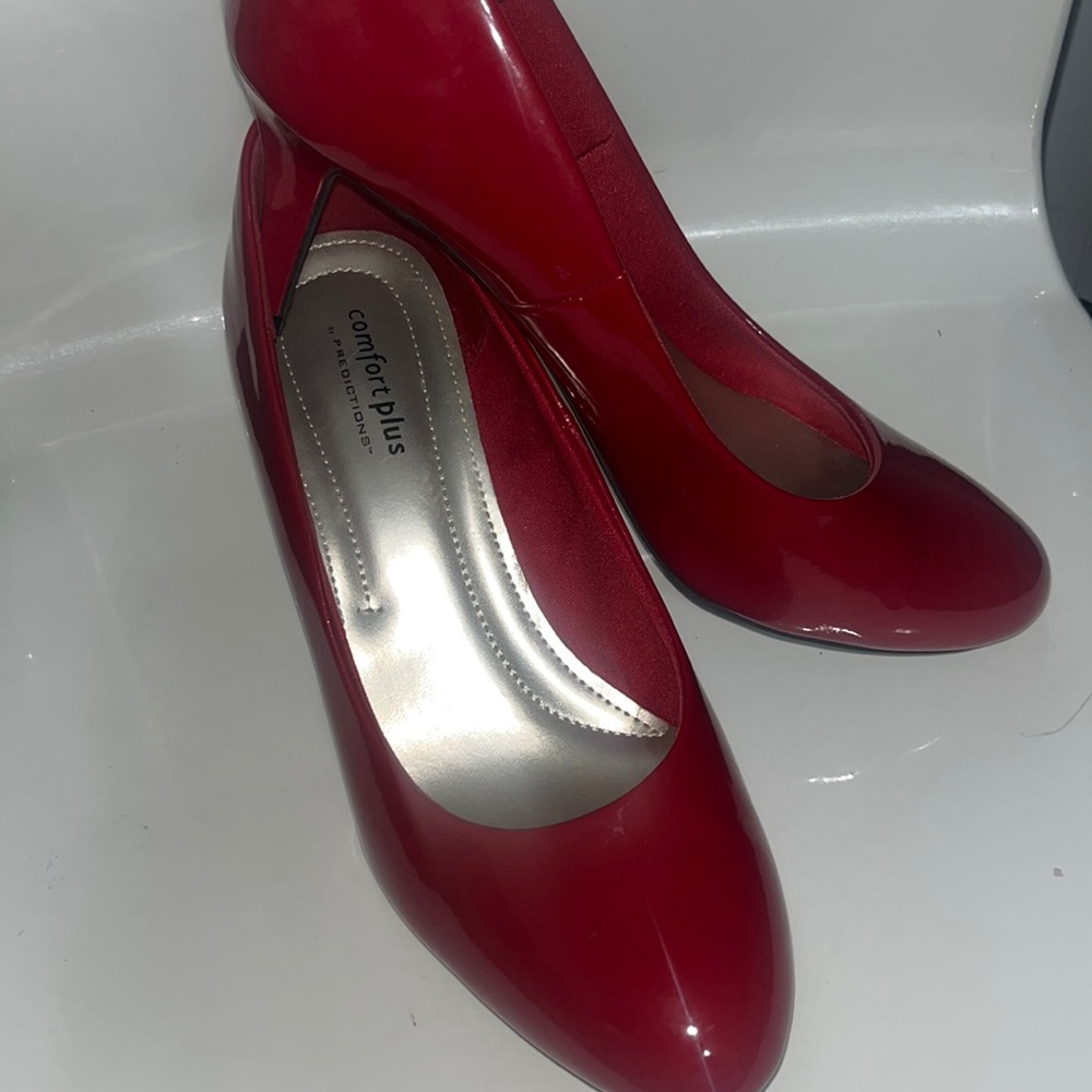 Red Patent Leather heels - Comfortplus by Predictions size 8.5 W 👠👠👠👠